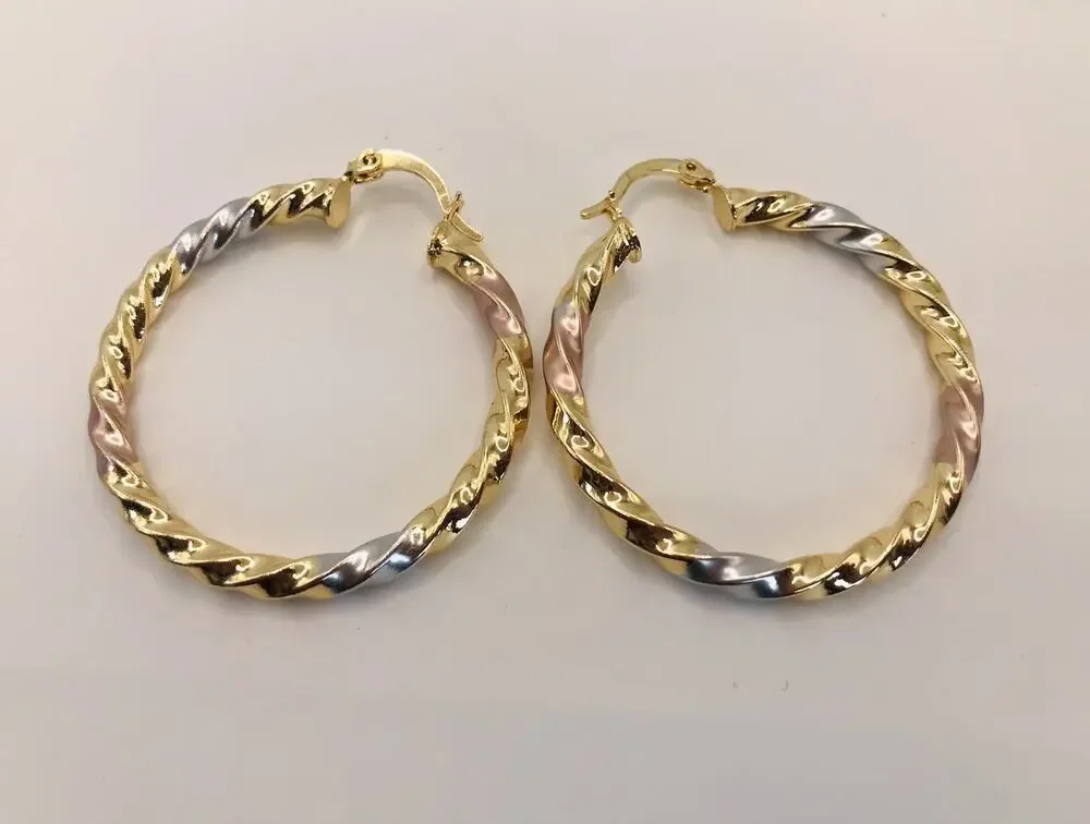 Women's Tri Color 14k Gold Plated 1.5in twist round hoop earrings Oro laminado